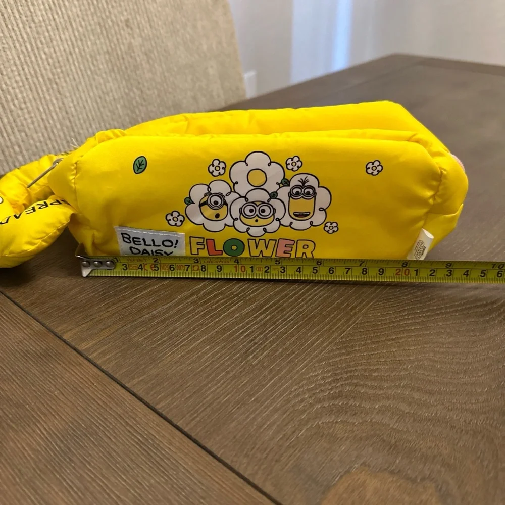 NWT Minions MINISO Flower Power Yellow Cosmetic Bag Makeup Carrier Zip Up‎